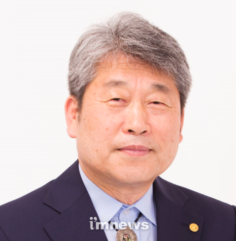 이찬구 박사<br>
가야사바로잡기전국연대 학술위원(현)<br>
중도역사유적보존 백만서명본부 대표(현)<br>
유라시아평화통합연구원 자문위원(현)